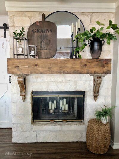 Spring Fireplace Decor, French Country Fireplace, White Homes, Farmhouse Mantle Decor, Farmhouse Fireplace Decor, Farmhouse Mantle, Country Fireplace, Pretty Homes, Fireplace Mantle Decor