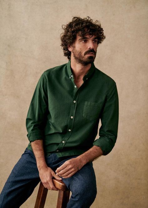 Oxford Charlie Shirt - Green - Organic Cotton - Sézane Oxford Shirt Outfit, Autumn Shirt Outfit, Green Shirt Men, Style Anglais, Oxford Shirt Men, Denim Suit, Dapper Gentleman, Style 2023, Navy And Khaki