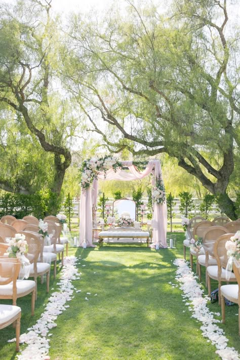 Wedding In Garden Ideas, Royal Wedding Decorations Outdoor, Wedding At Garden, Wedding Decor Garden Party, Wedding Ceremony Garden Decor, Big Garden Wedding, Wedding Decoration Garden, Garden Decoration For Wedding, Garden Decor For Wedding