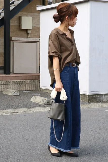 Oversized Tops Clothing Trend Japanese Street Style Japan Street Style, Japanese Street Style, Japanese Minimalist Fashion, Japanese Fashion Women, Japan Fashion Street, Minimalist Fashion Women, Japan Street, Oversized Outfit, Asian Street Style