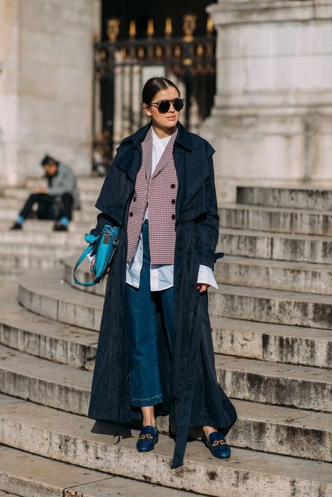 Layer It Under a Blazer and Add a Trench Coat on Top Layer Clothes, Mode Mantel, Moda Paris, Paris Fashion Week Street Style, Popsugar Fashion, Layered Fashion, Estilo Chic, Looks Street Style, Street Style Paris