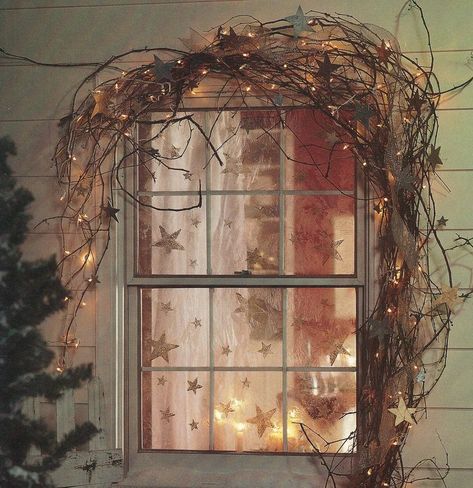 Crismas Tree, Grapevine Garland, Christmas Hygge, Door Sidelights, Deco Champetre, Christmas Window Decorations, Deco Originale, Navidad Diy, Christmas Window