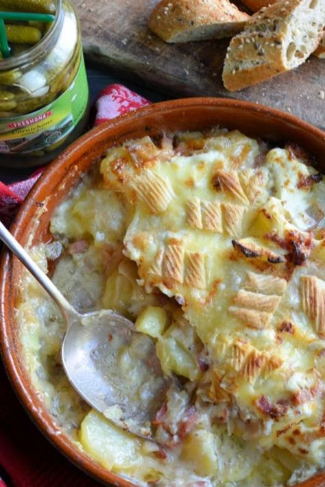 French Recipes Authentic, French Cuisine Recipes, French Cooking Recipes, Tartiflette Recipe, Easy French Recipes, French Foods, Traditional French Recipes, Potatoes Onions, French Recipes