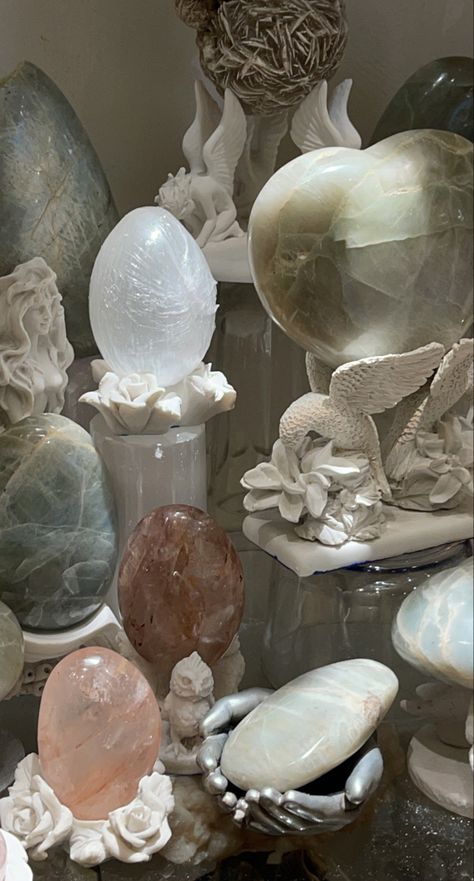 Crystal Room Decor, Crystal Room, Magic Stones, Rock Girl, Crystal Aesthetic, Pretty Rocks, Crystal Magic, Beige Aesthetic, Minerals And Gemstones