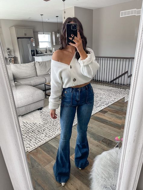 Bellbottom Pants Outfits Winter, Bellbottom Jeans Outfit, Denim Flare Pants Outfit, Denim Flares Outfit, Denim Flare Jeans Outfit, Cardigan And Jeans Outfit, White Flare Jeans Outfit, Flare Denim Outfit, Off The Shoulder Sweater Outfit