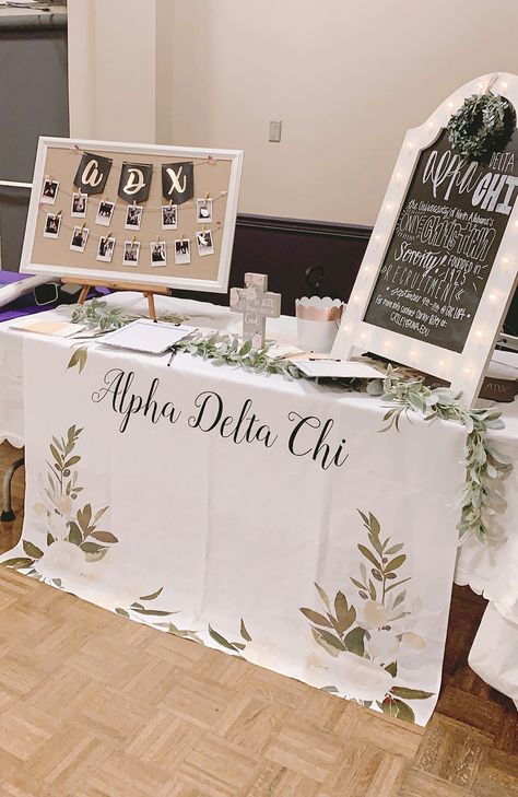 Sorority Recruitment Table #sorority #alphadeltachi #adx #recruitment #sororityrecruitment #greek #greeklife Sorority Table Decorations, Recruitment Table Ideas, Sorority Table Display Cute Ideas, Recruitment Decorations Philanthropy, Sorority Reunion Ideas, Sorority Event Decorations, Recruitment Rooms Decorations, Sorority Event Decor, Sorority Recruitment Decorations Tables