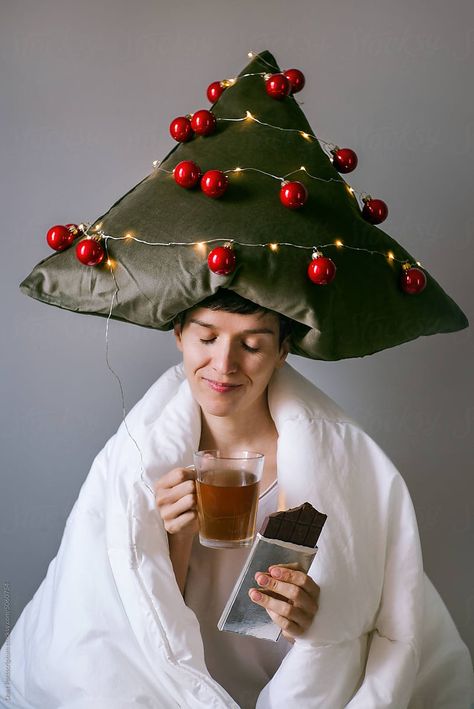 "Portrait Of A Young Woman Waiting For Christmas" by Stocksy Contributor "Duet Postscriptum" - Stocksy Thanksgiving Portraits, Christmas Portrait Ideas, Christmas Content, New Year Photoshoot, Christmas Portrait, Waiting For Christmas, Holiday Portraits, Artsy Photography, Fine Art Portrait Photography