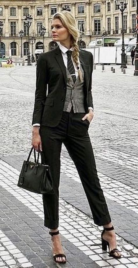 #suitvest #suit #vest #combination Womens Business Professional, Woman In Suit, Womens Suits Business, Vest And Tie, Womens Dress Suits, Business Suit, Professional Outfits, Business Attire, Suit Fashion