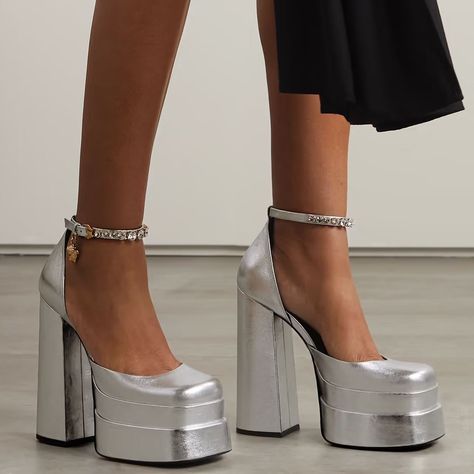 Versace Heels Platform, Fall 2022 Shoe Trends, Fall 2022 Shoe, Sweethearts Dance, 2022 Shoe Trends, Metallic Platform Heels, Sliver Heels, Silver Platform Shoes, Versace Clothing