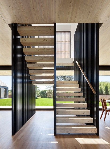 Piersons Way by Bates Masi Architects Modern Hamptons Home, Contemporary Stairs, Modern Hampton, Escalier Design, Stair Handrail, Modern Stairs, Interior Stairs, Hamptons House, Modern Staircase