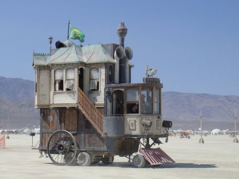 Steampunk Motorhome (2009) Crazy Houses, Art Steampunk, Crazy House, Black Rock City, Unusual Buildings, Unusual Homes, Unique Buildings, Unique Houses, Unique Architecture