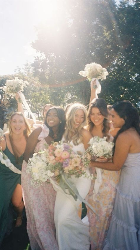 Bridesmaid pictures -  #Bridesmaid #Pictures Check more at https://ifoundaideas.com/wedding/bridesmaid-pictures-6/ Vision Board Bridesmaid, Different Color Bridemaid Dresses, Wedding Photo Poses Bridesmaids, Aesthetic Summer Wedding, Four Bridesmaids Pictures, Picture With Bridesmaids, Bridesmaids With Bride, Wedding Aesthetic Summer, Bridesmaid With Different Dresses