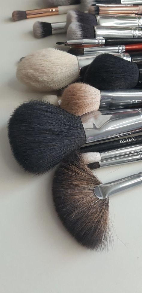 Makeup Stories Instagram, Makeup Artist Instagram Content, Mua Content Ideas, Makeup Brush Aesthetic, Makeup Artist Instagram Feed, Make Up Artist Aesthetic, Makeup Instagram Feed, Makeup Brushes Aesthetic, Mua Aesthetic