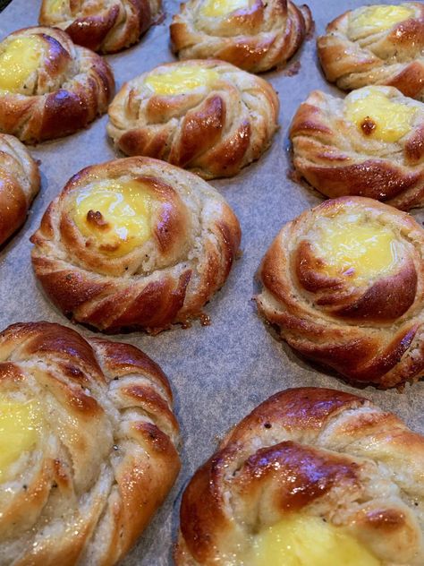 Swedish Cardamom Cake, Swedish Cream Bun Cake, Giant Cardamom Bun, Cardamom Rolls Swedish, Swedish Braided Cardamom Bread, Swedish Cardamom Buns, Cardamom Bread, Swedish Treats, Cream Bun