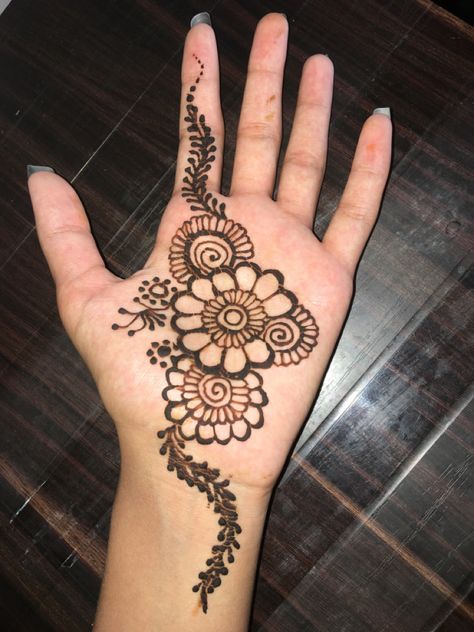 Easy And Small Mehendi Designs, Mehndi Designs Simple Hand Back, Easy Small Mehendi Designs, Simple Henna Designs Hand Palms Side, Mehndi Designs Small Hands, East Henna Designs, Cute And Simple Mehendi Designs, Small Mehendi Designs Simple, Simple Henna Designs Wrist