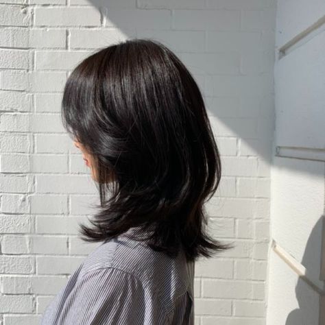 Ride the Female Korean (Hair) Wave of 2019 - KAvenyou.com Wolf Cut, Shot Hair Styles, Haircuts For Medium Hair, Haircuts Straight Hair, Short Hair Haircuts, Cut My Hair, Hair Inspo Color, Medium Hair Cuts, Long Hair Cuts