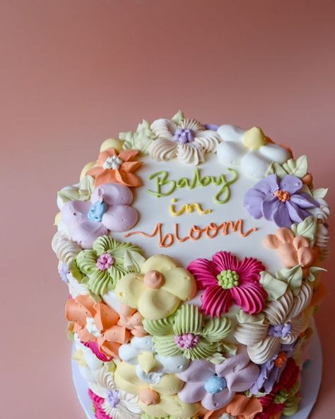 Helena Witte | Baby in Bloom 🌸🌼🌻🌺🪻🌷 I was given creative freedom on a bright and colourful floral cake for a beautiful baby shower and came up with this… | Instagram Colourful Baby Shower Theme, Baby Girl Baby Shower Themes Summer, Gender Reveal Ideas Desserts, Baby Girl In Bloom Shower Ideas, Baby Shower Themes Baby In Bloom, Baby Shower Ideas August, Bright Baby Shower Ideas, In Full Bloom Baby Shower Ideas, Spring Floral Baby Shower Ideas