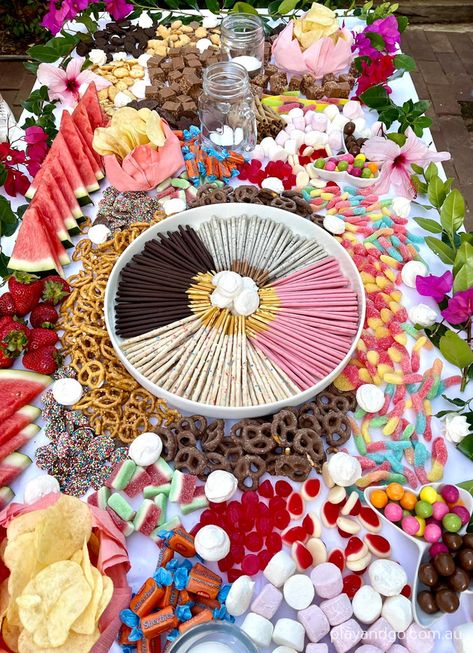 Grazing Table Ideas Diy, Birthday Party Grazing Table, Dessert Grazing Table, Birthday Charcuterie, Grazing Table Ideas, Party Snack Table, Kids Birthday Food, Birthday Popcorn, Kids Tea Party