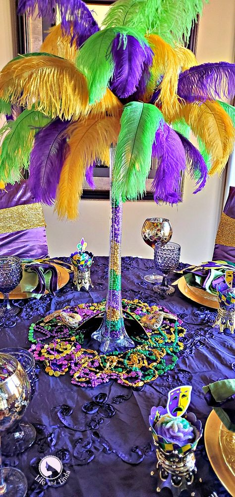 Mardi Gras Parade Float, Mardi Gras Diy, Mardi Gras Party Decorations, Madi Gras, Mardi Gras Wedding, Mardi Gras Centerpieces, Theme Carnaval, Mardi Gra, Dance Themes