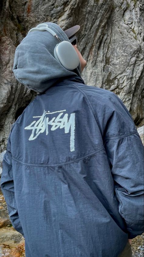 Stussy Stüssy airpodmax fashion designer Streetwear style mens inspo Vintage Outfits Boys, Stussy Fashion, Supreme Outfit, Jones Aesthetic, Bape Streetwear, Stussy Hoodie, Supreme Nike, Model Lifestyle, Streetwear Fits