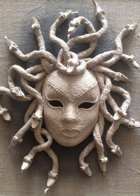 Clay Mask Art, Mascara Papel Mache, Cardboard Mask, Paper Mache Mask, Mascaras Halloween, Cardboard Sculpture, Paper Mache Sculpture, Paper Mache Art, Paper Mache Crafts