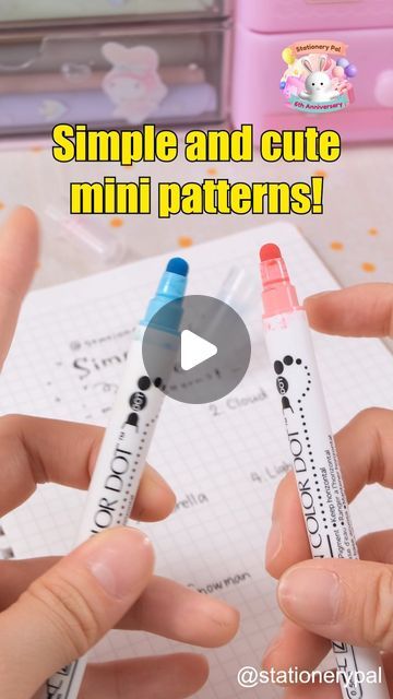 Stationery Pal📝 on Instagram: "Simple and cute mini patterns!💖 . 🔍Kuretake ZIG Clean Color Dot Double-Sided Marker - Platinum 091 .⁠ .⁠ .⁠ 🎈Get great deals for washi tapes, pens, brush pens, and much other stationery at our shop. Click the link in bio @stationerypal or visit stationerypal.com⁠ .⁠ .⁠ .⁠ #studygram #planneraddict #stationerylover #plannerlove #studyaccount #plannerjunkie #bujoinspiration #plannersupplies #stationery #stationeryaddict #stationerylove #stationeryshop #notebook #handlettering #paper #ideas #bulletjournalcommunity #art #bujo #bulletjournal #stationeryaddict #handmade #study #planner #bannerideas #design #notes #stationerypal" Kuretake Zig Clean Color Dot, Simple Drawings With Markers, Simple Brush Pen Art, Dotted Paper Drawing Ideas, Dot Pen Art, Art Markers Drawing Easy, Simple Marker Drawings, Brush Pen Doodles, Marker Drawing Ideas Easy