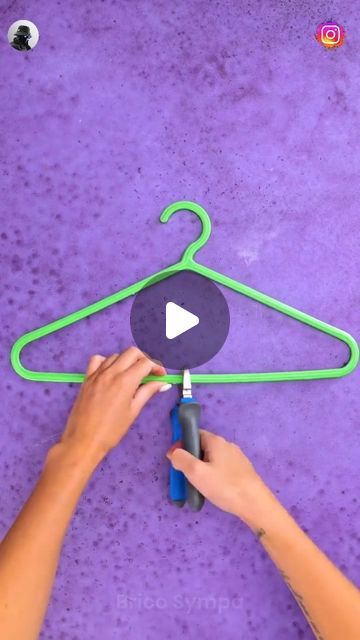 Cute Hacks For Your Room, Bedroom Life Hacks, Life Changing Hacks, Hacks Of Life, Life Hack Video, Laundry Tips And Tricks Life Hacks, Life Saving Hacks, Life Hacks For Teens, Household Diys To Save Money