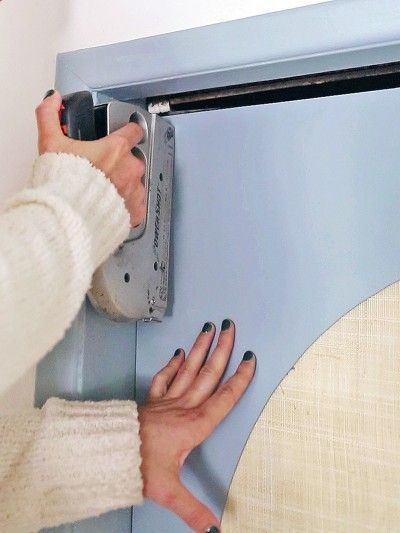 Small Closet Diy, Apartment Closet Doors, How To Update Sliding Closet Doors, Rental Closet, Closet Doors Painted, Closet Revamp, Diy Closet Doors, Painted Closet, Painted Wardrobe