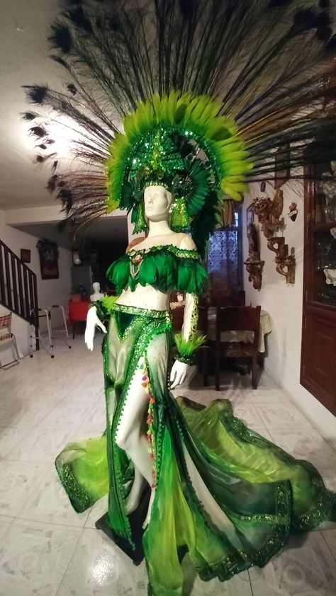 Brazilian Outfits Traditional, Carnival Outfit Brazil, Carnival Brazil Outfit, Carnaval Outfit Brazil, Rainforest Outfit, Caribana Costume, Brazil Costume, Rio Carnival Dancers, Brazil Carnival Costume