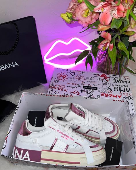 Dolce & Gabbana Tenis, Pink Shoes Sneakers, Dolce Gabbana Sneakers, Store Interiors, Dolce Gabbana Shoes, Pink Sneakers, Pink Shoes, Dolce & Gabbana, Neon Pink