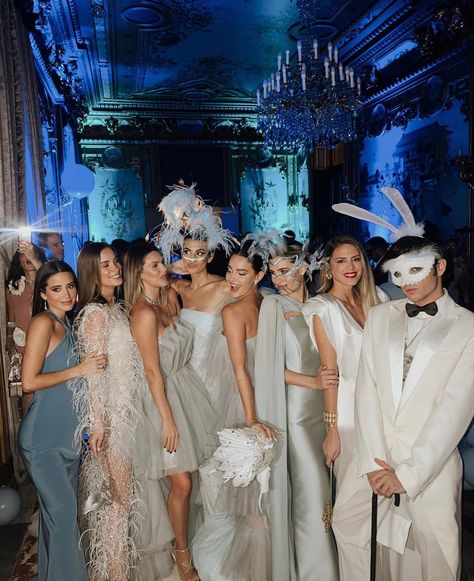 Great Gatsby Wedding Dress Bridesmaid, Masquerade Dinner Party Outfit, Met Gala Aesthetic Party, Speak Easy Outfit Ideas Women, Rich People Party, Formal Party Aesthetic, Masquerade Theme Party Outfit, Semi Formal Dance Dresses, Queen Tea Party