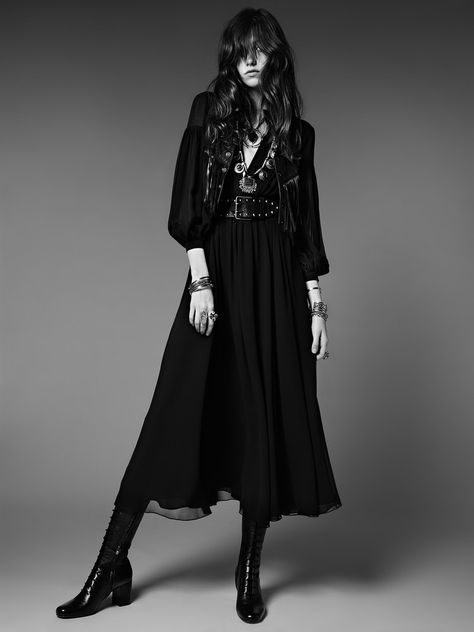 The PSYCH ROCK collection from Saint Laurent by Hedi Slimane Rock And Roll Western Style, Psych Rock Fashion, Stil Rock, Psych Rock, Dark Bohemian, Boho Rock, Gothic Chic, Boho Chique, Outfit Essentials