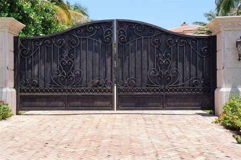 Metal gates design