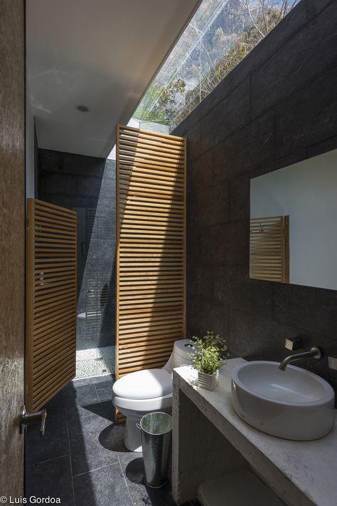 GTdA Open Bathroom, Contemporary Bathroom Designs, Bad Inspiration, Outdoor Bathrooms, Toilet Design, Bathroom Windows, Contemporary Bathrooms, Contemporary Bathroom, Luxury Bathroom