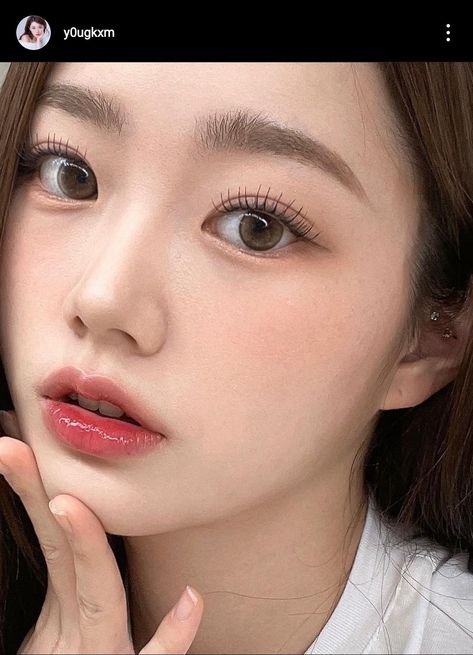 Korean Style Makeup, Winter Makeup Looks, Warm Tone Makeup, Makeup Looks Winter, Makeup Layout, Warm Makeup, Beauty Of Winter, Korean Makeup Look, Peach Makeup