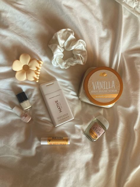 Vanilla girl aesthetic Vanilla Style Aesthetic, Vanila Girl Aesthtic, Cream Girl Aesthetic, Vanilla Esthetics, Vinilla Girl Aesthetics, Vanilla Girl Summer Aesthetic, Vanilla Girl Aesthetics, Vanilla Coconut Aesthetic, Vanilla Clean Girl Aesthetic