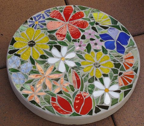 Steppingstone by mosaicdownunder/ Inge, via Flickr Mosaic Stepping Stone, Mosaic Tile Designs, Mosaic Stepping Stones, Mosaic Table Top, Mosaic Rocks, Mosaic Flower Pots, Mosaic Pots, Mosaic Garden Art, Mosaic Tile Art