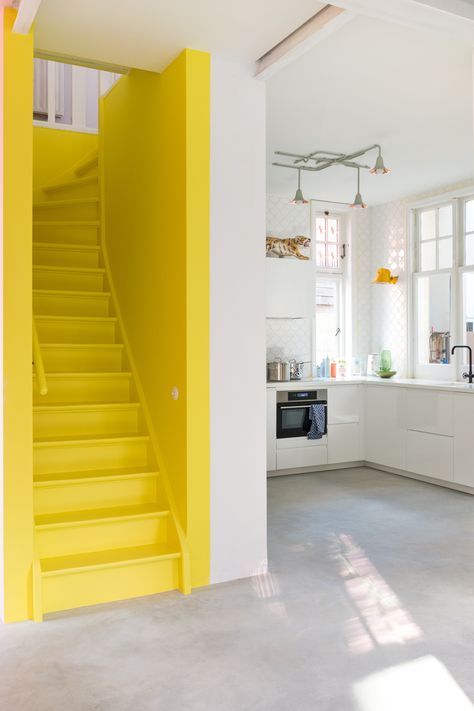 https://www.decor8blog.com/blog/2018/12/7/pqqxxs0fjzo6f07x3sxxgbc1uyngeq Yellow Stairs, Yellow Interior, Design Del Prodotto, House Stairs, Staircase Design, Scandinavian Home, Color Of The Year, 인테리어 디자인, Bright Yellow