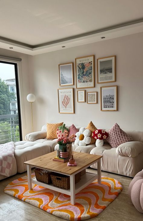 Subtle Boho Living Room, Colorful Simple Living Room, Living Room Decor Apartment Colorful, Retro Colorful Living Room, Gen Z Office Decor, 20 Something Apartment, Colorful Neutral Living Room, Apartment Pops Of Color, Calm Living Room Aesthetic