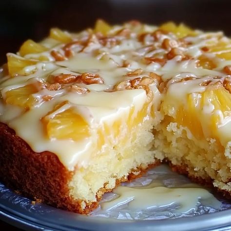 Hawaiian Pineapple Cake, Pineapple Cake Recipe, Pineapple Dessert Recipes, Pineapple Desserts, Fruity Treats, Dairy Free Cake, Vegetarian Cake, Pineapple Cake, Delicious Cake Recipes