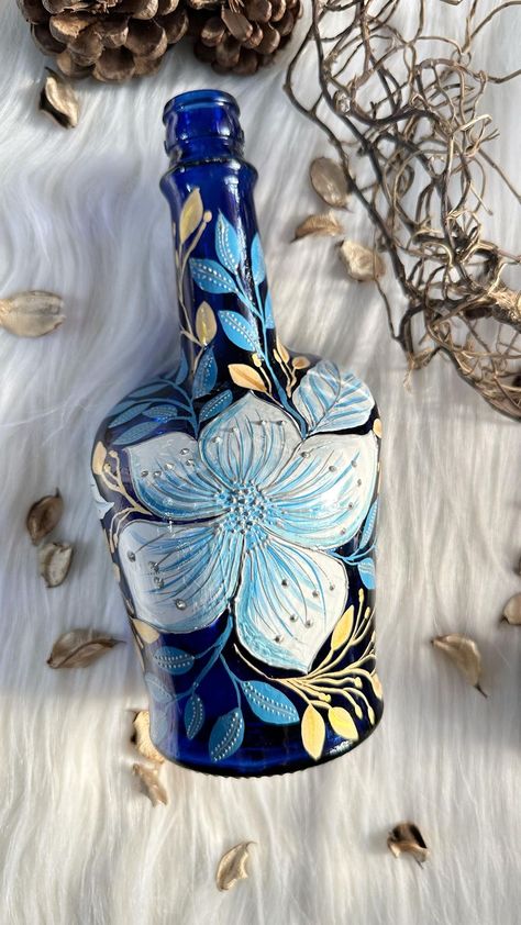 Debhashree | Blue white & gold themed Bottle customised for a wedding decor Sold out ✅ . . . . . . . #bottleart #bottlepainting #bottleservice… | Instagram Painting On A Bottle, Painting On Bottles Ideas, Blue Bottle Art, Glass Jar Painting, Bottle Art Design, Bottle Art Ideas, Wine Bottle Painting, Bottle Painting Ideas, Glass Bottle Painting