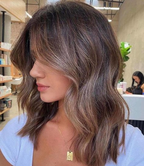 Adding Highlights To Brown Hair, Shorter Brown Hair, Shoulder Length Balayage Brunette, Medium Brunette Hair With Highlights, Golden Brunette, Veil Updo, Rambut Brunette, Baby Lights, Caramel Toffee