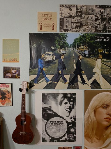 Beatles Poster Bedroom, Band Posters On Wall Bedroom Aesthetic, Bowie Poster Aesthetic, The Beatles Bedroom, Posters Bedroom Wall Inspiration, Guitar Wall Bedroom, Bedroom Poster Aesthetic, The Beatles Room Decor, Beatles Room Aesthetic