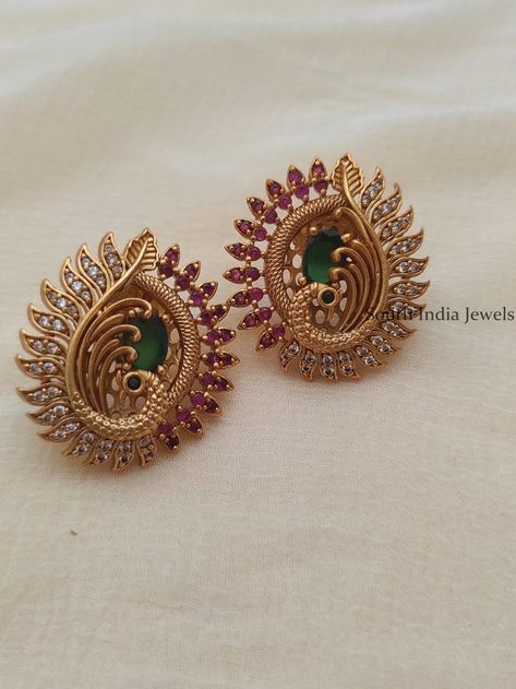 South India Jewels Earrings, Gold Ear Designs, Gold Earrings With Stones, Stone Studs Earrings Gold, Traditional Earrings Gold, Traditional Jewelry Antique, Antique Earrings Studs, Earrings Gold Indian, Ear Rings For Women