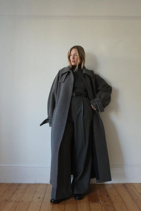 Alexis Foreman, Grey Coat Outfit, Wool Coat Outfit, Long Coat Outfit, Long Grey Coat, Winter Coat Outfits, Wool Coats, Grey Outfit, Coat Outfits