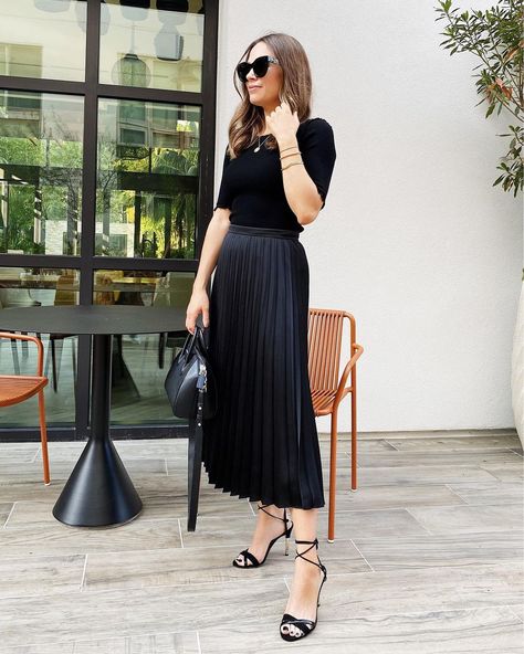 Black pleated skirt outfit