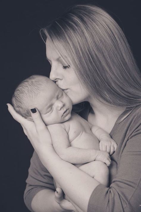 Newborn photo~baby boy and mother ❤️ Mommy Son Newborn Pictures, Mommy And Me Photo Shoot Newborn Boy, Mother Newborn Pictures, Mother Son Newborn Pictures, Mother And Son Newborn Pictures, Mother And Newborn Son Photoshoot, Mom And Son Newborn Pictures, Newborn Photography Boy With Mom, Baby And Mom Pictures