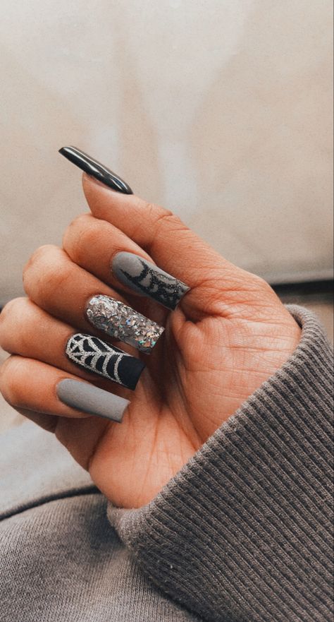 Matte Grey Halloween Nails, Gray Halloween Nails, Grey Spooky Nails, Grey Spider Web Nails, Grey Halloween Nails, Black Nails With White Spider Web, Black And Grey Halloween Nails, Black And Gray Halloween Nails, Glitter Spider Web Nails