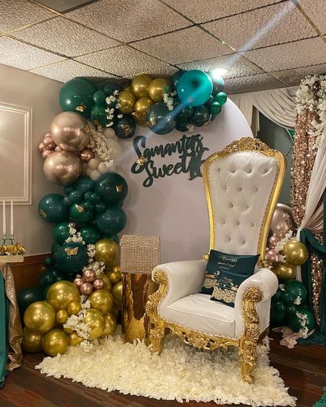 Quinceanera Main Table Ideas Green, Hunter Green Sweet 16 Decorations, Quince Backdrop Ideas Emerald Green, Princess And The Frog Aesthetic Sweet 16, Yellow Quince Theme, Emerald Green Quince Theme, Quince Decorations Ideas, Emerald Green Quinceanera Theme, Emerald Green Decor