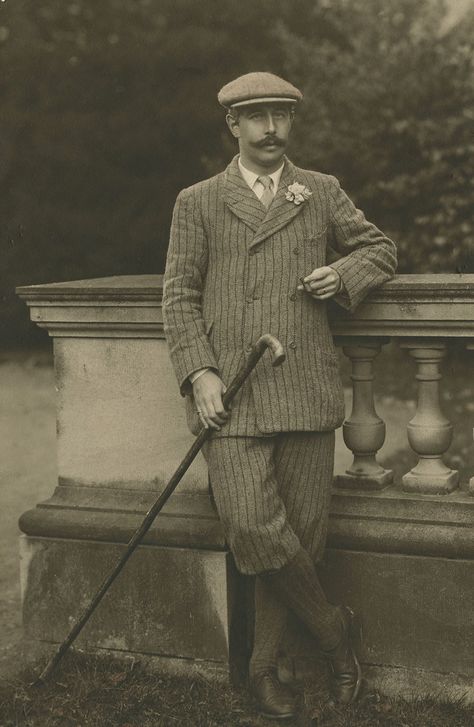 A Man In Knickerbockers. | Description:This is a photograph … | Flickr 1910s Mens Fashion, Victorian Gentleman, Sports Attire, Vintage Gentleman, 1910s Fashion, Vintage Man, 20th Century Fashion, Vintage Mens Fashion, Edwardian Era